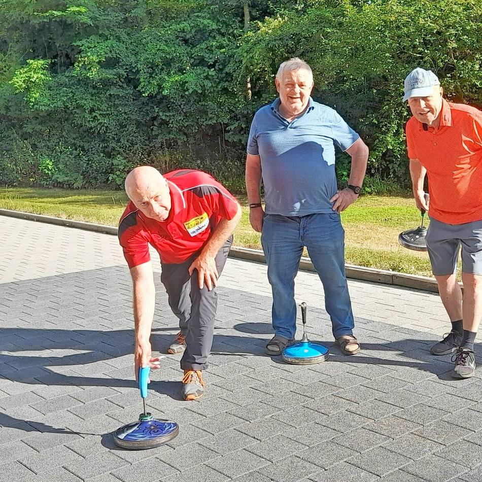 Eisstockclub Wülfrath: Eisstockschießen mitten im Hochsommer