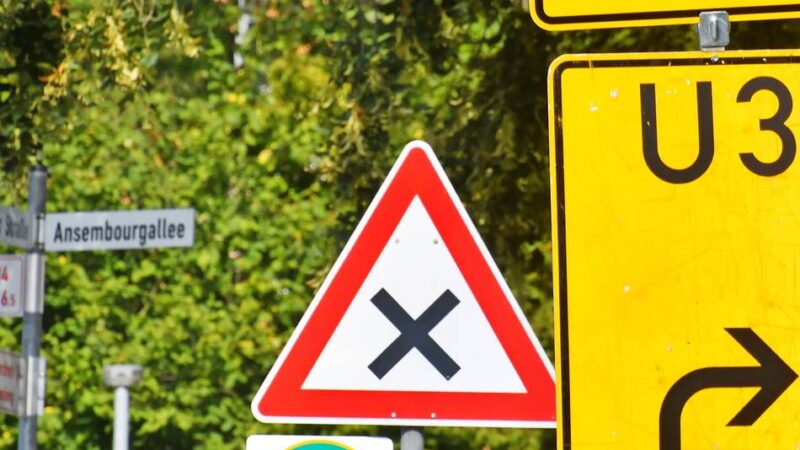 Vom 18. bis 22. August wird die Asphaltdeckschicht aufgebracht – Umleitungen für den Auto- und Busverkehr: Das Ende der Dauerbaustelle Bogenstraße naht