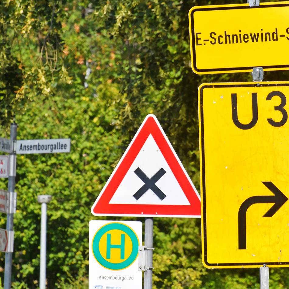 Vom 18. bis 22. August wird die Asphaltdeckschicht aufgebracht – Umleitungen für den Auto- und Busverkehr: Das Ende der Dauerbaustelle Bogenstraße naht