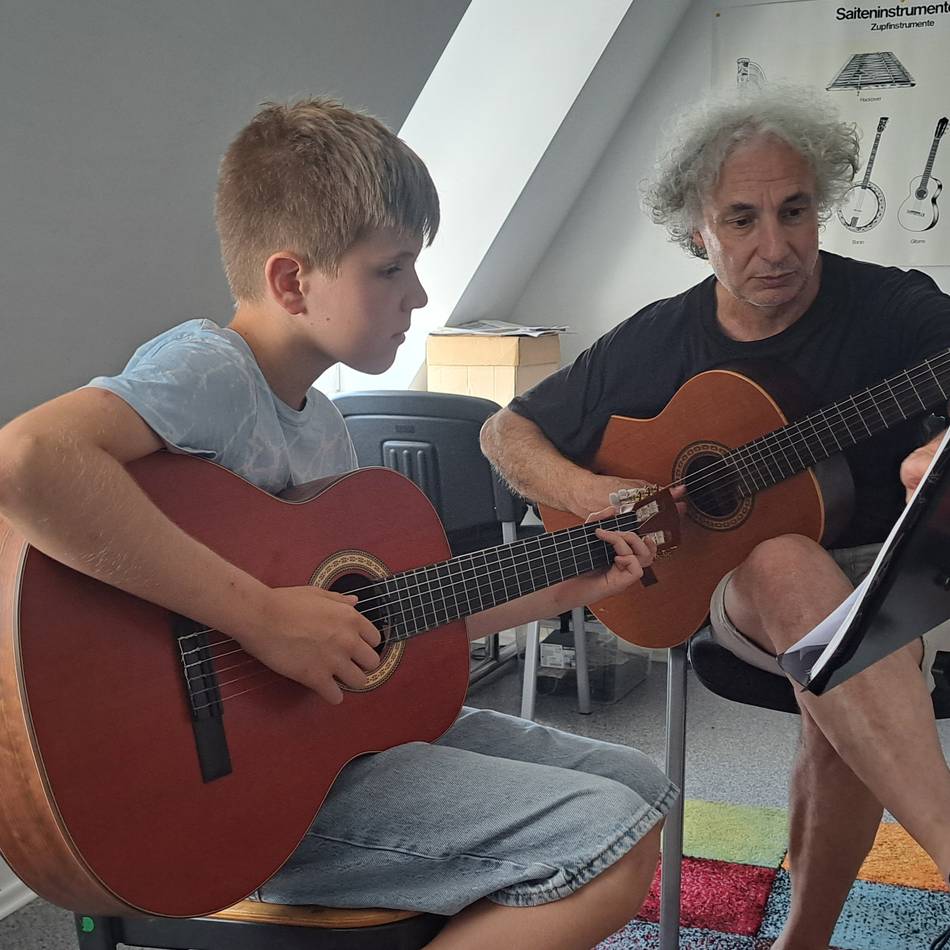 50 Jahre Musikschule Hückeswagen: Gitarrespielen „macht einfach glücklich“