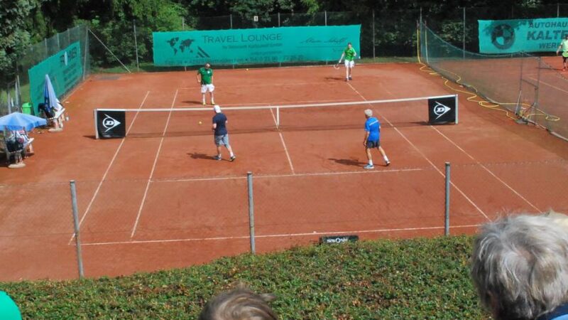 Tennis in Pohlhausen: Bergisches Herrendoppelturnier 77+ feiert 25. Auflage mit Rekord