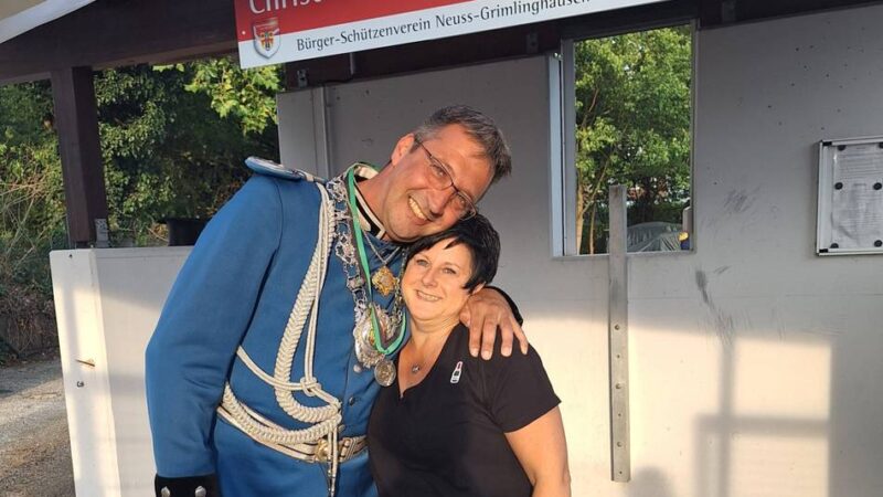 Vogelschießen in Neuss-Grimlinghausen: Sappeur macht sich mit dem siebten Schuss zum König