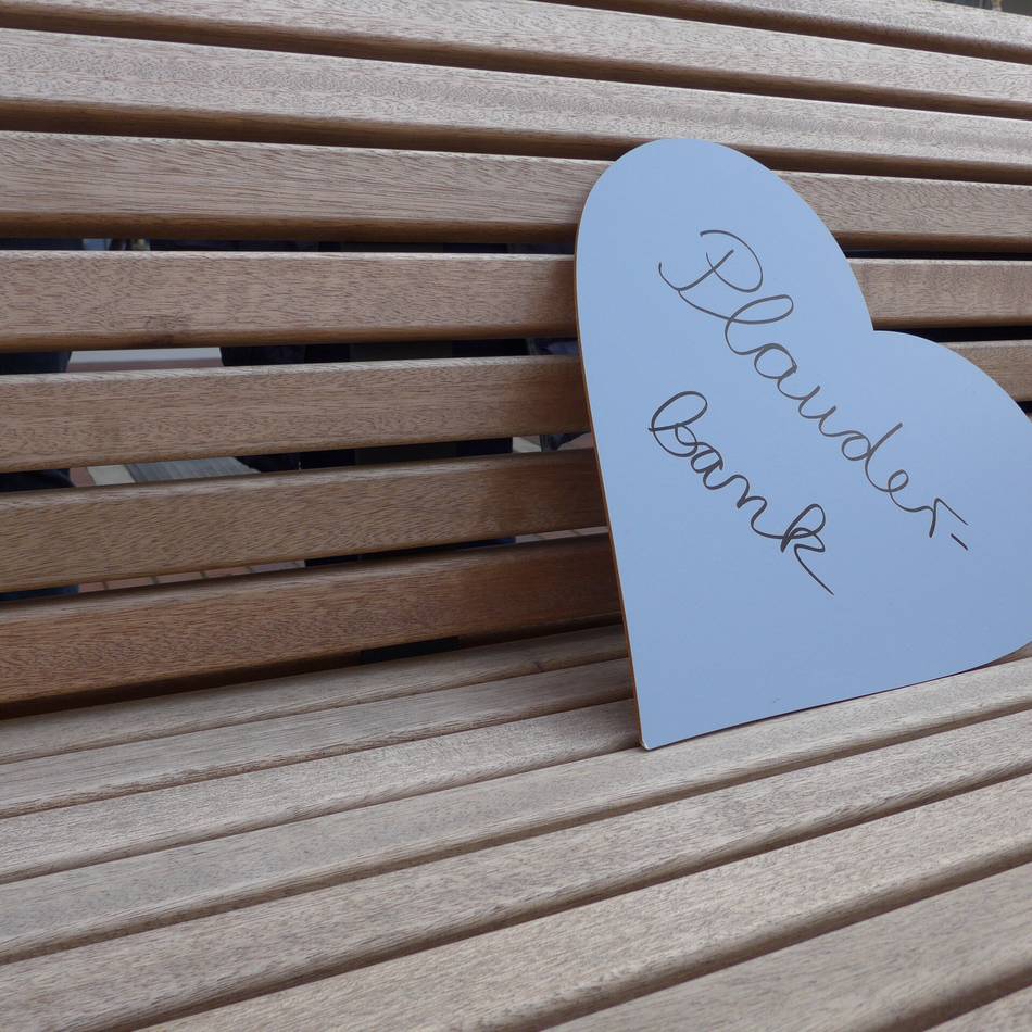 Freiwillige gesucht für Projekt in Moers: Gespräch statt Isolation – Moers startet Plauderbank