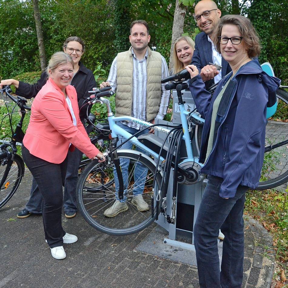 In Alpen, Sonsbeck, Rheinberg und Xanten: 14 Fahrrad-Reparaturstationen dank Leader