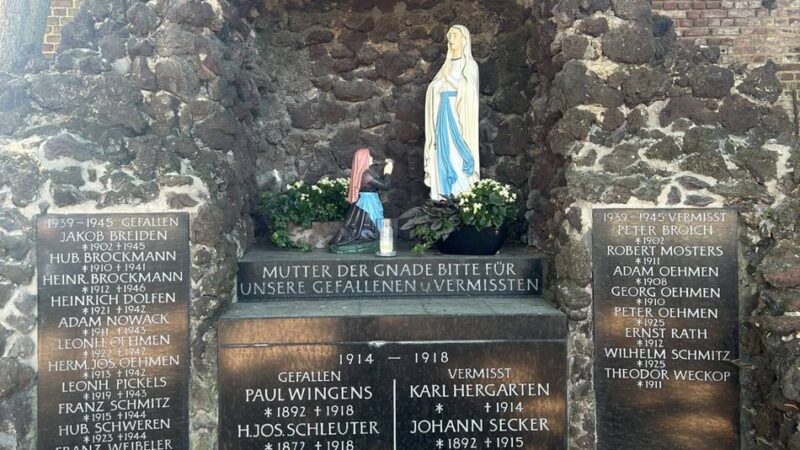 Heiliges Fleckchen Erde in Grevenbroich: Stadtbetriebe verpassen der Lourdesgrotte eine Auffrischungskur