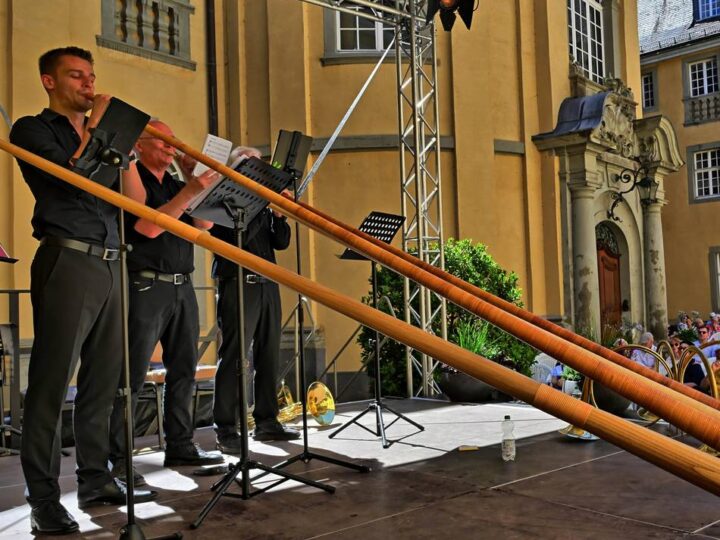 Drei Bühnen zum Fest auf Schloss Dyck: Sommer auf Schloss Dyck verwandelt den Park in einen Urlaubstag