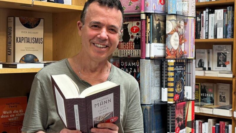 Der Herr der Bücher: Jorgos Flambouraris wird Dormagens Literaturexperte – „Ich bin kein Messias“