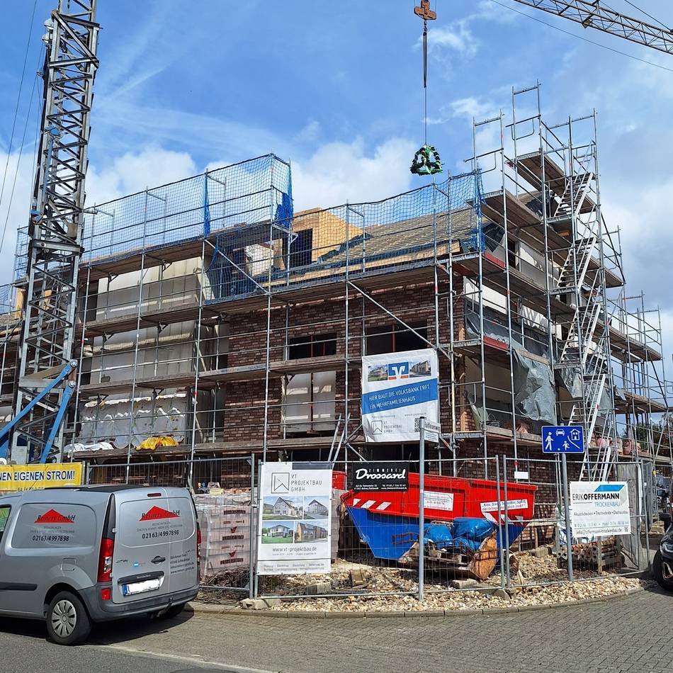 Ehemaliges Bankgelände : Nach Geldautomatensprengung in Gierath entsteht neues Wohnhaus