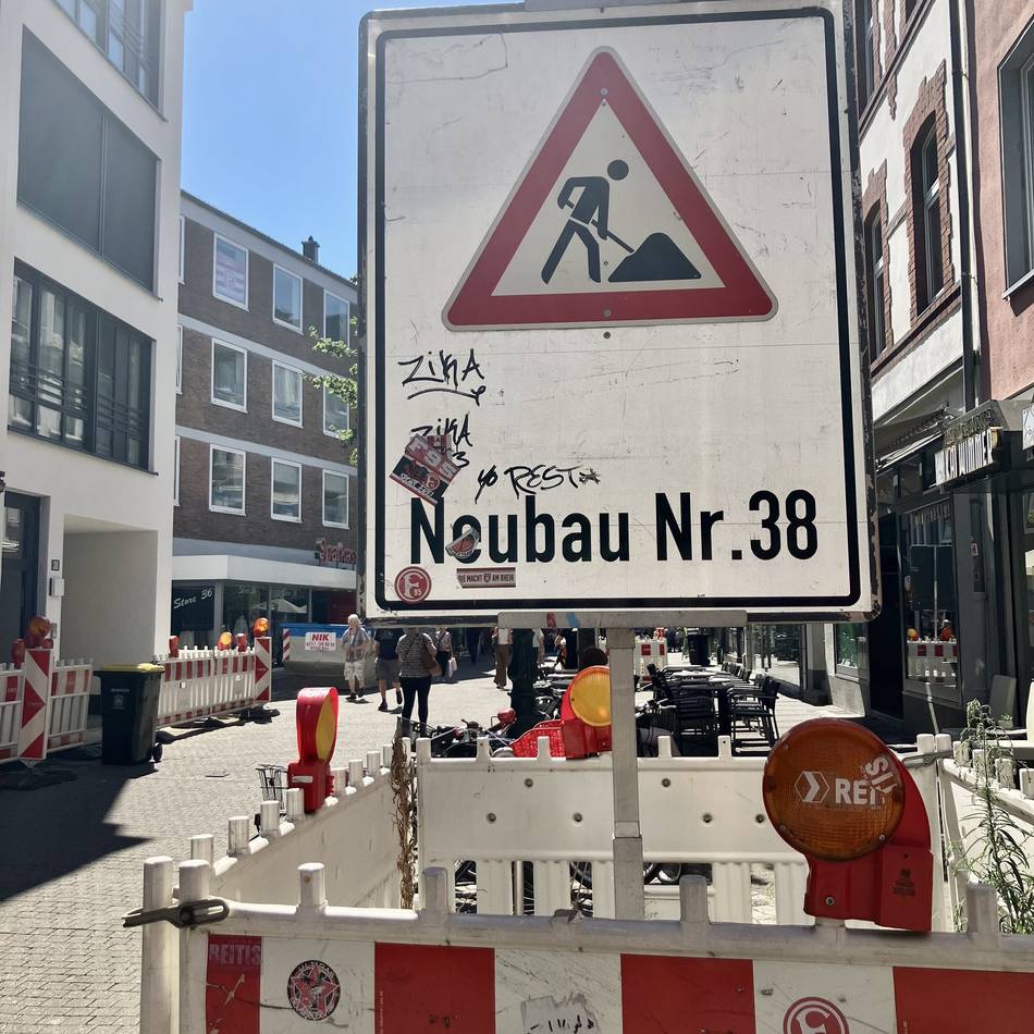 Einkaufen in Düsseldorf: Ende der Dauerbaustelle in der Benrather Fußgängerzone ist in Sicht