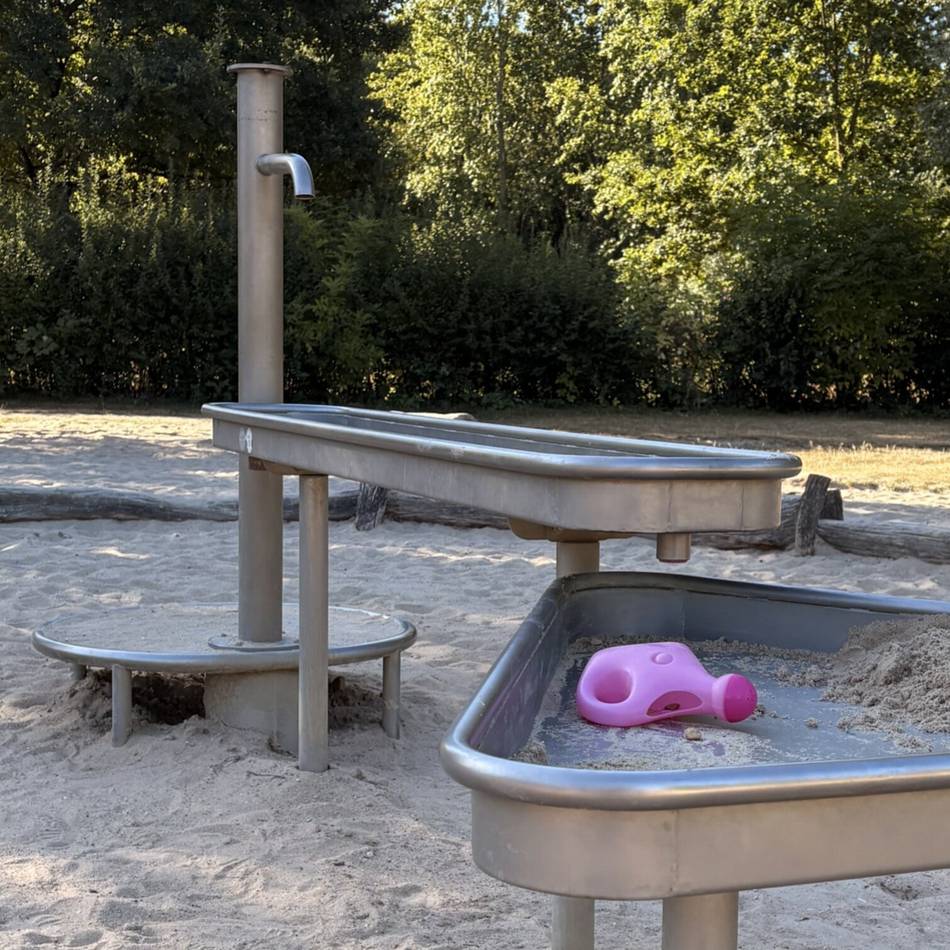 Auf Lobbericher Spielplatz: Matschtisch am Windmühlenbruch außer Betrieb