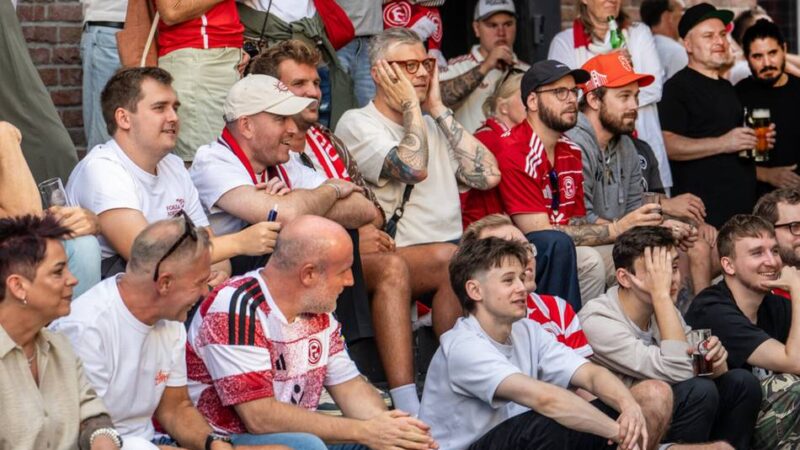 Saisonstart von Fortuna Düsseldorf: Fans fiebern in der Altstadt mit – „Es muss unser erklärtes Ziel sein, aufzusteigen“