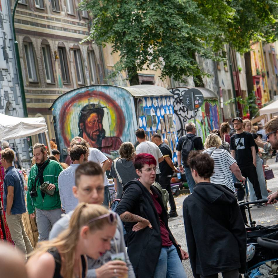Nachbarschaftsfest in Düsseldorf: Die Kiefernstraße feiert ihre Geschichte und Zukunft