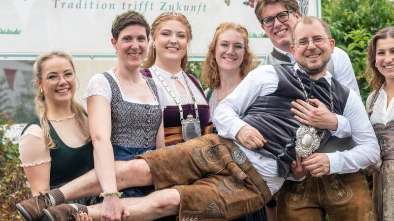 Brauchtum in Düsseldorf: Löricker Schützen feiern in Lederhosen und Dirndl