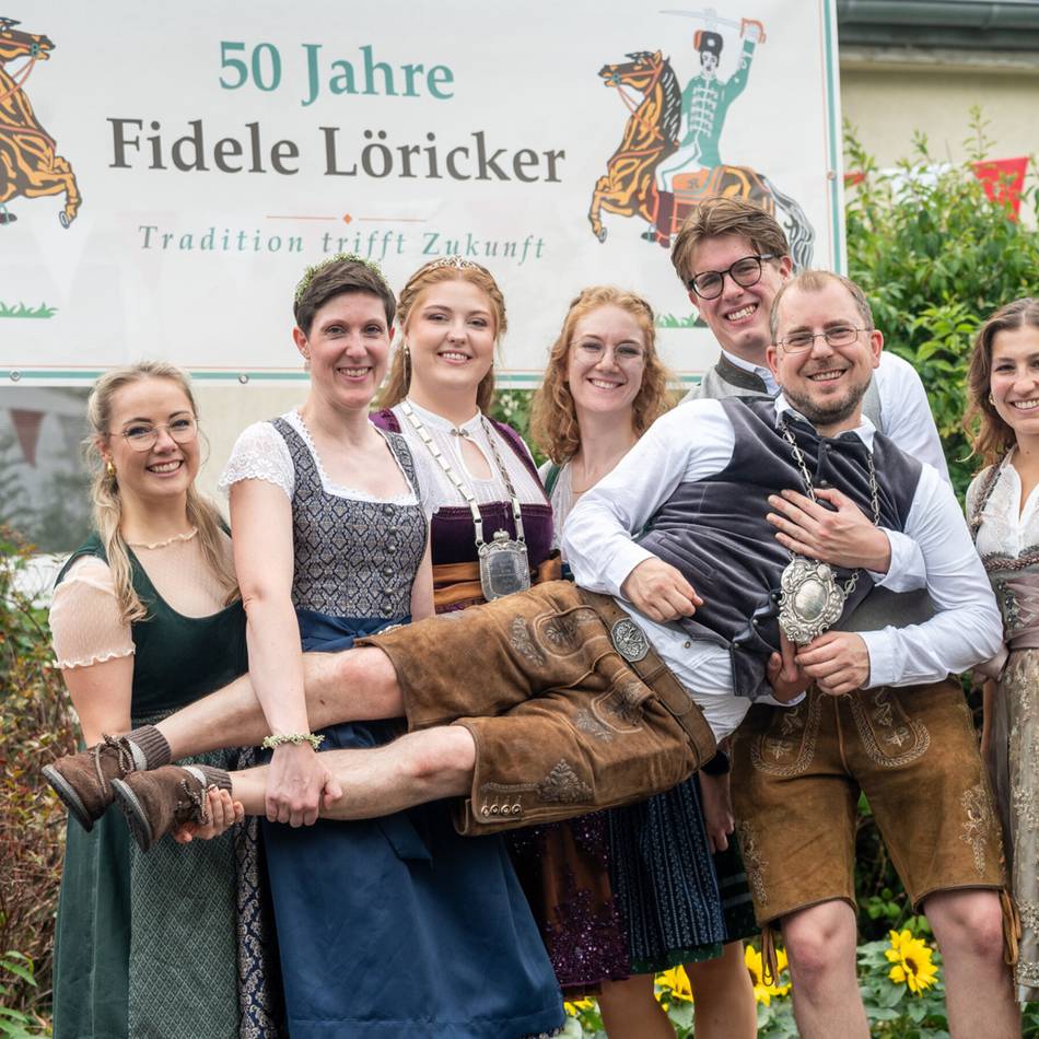 Brauchtum in Düsseldorf: Löricker Schützen feiern in Lederhosen und Dirndl