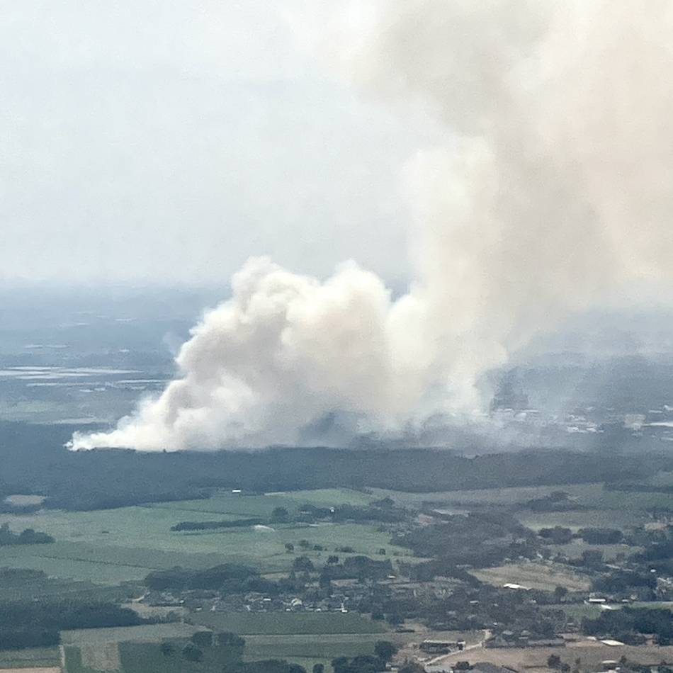 Hubschrauber im Einsatz: Waldbrand in der Nähe des ehemaligen Fliegerhorstes Venlo