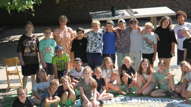 Grundschule in Liedberg: Viertklässler gestalten Kunstwerk auf dem Schulhof