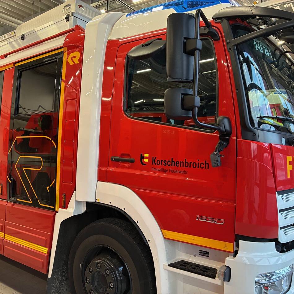 Feuer in Korschenbroich: Brand in Einfamilienhaus – 51 Kräfte im Einsatz