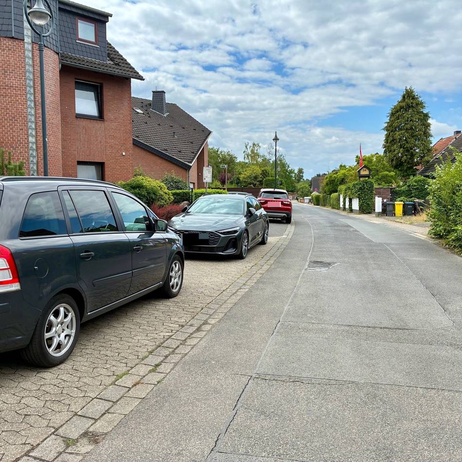 Verkehr in Düsseldorf: Parkverstöße rund um die Deiker Höfe sollen geahndet werden