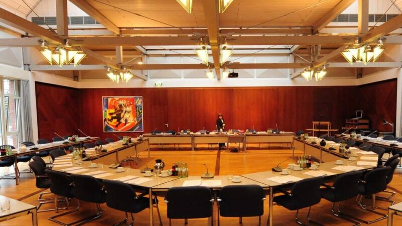 Politik in Grevenbroich: Stadt streicht Ratssitzung aus dem Terminkalender