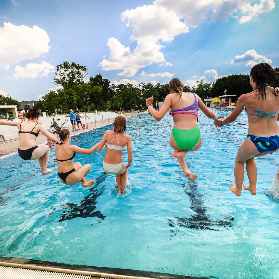 Neusser sehen Spendenaktion kritisch: Freier Eintritt ins Schwimmbad für alle Kinder – „das ist der falsche Ansatz“