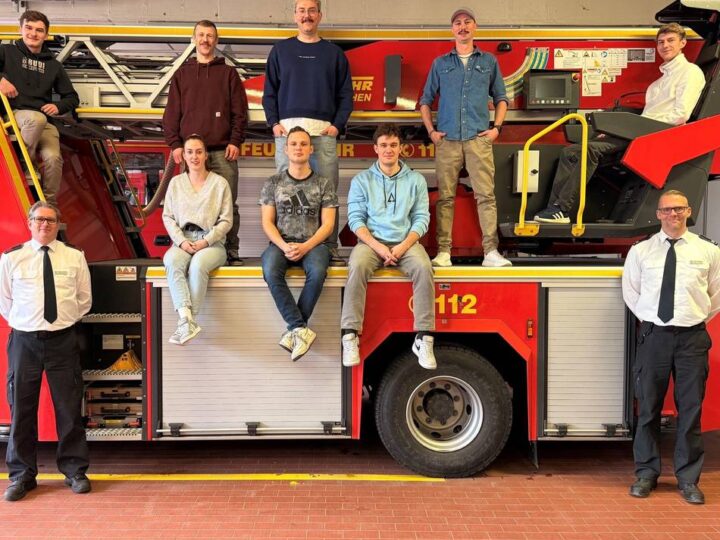Nachwuchs bei der Feuerwehr Wermelskirchen: Acht Nachwuchskräfte starten ihre Ausbildung