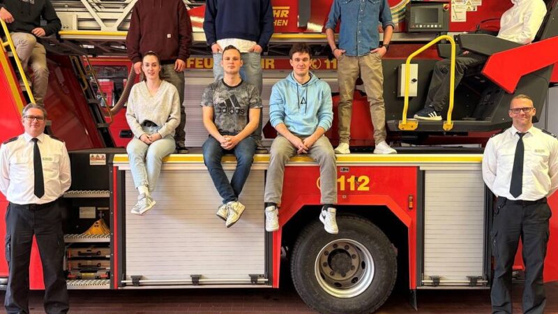Nachwuchs bei der Feuerwehr Wermelskirchen: Acht Nachwuchskräfte starten ihre Ausbildung