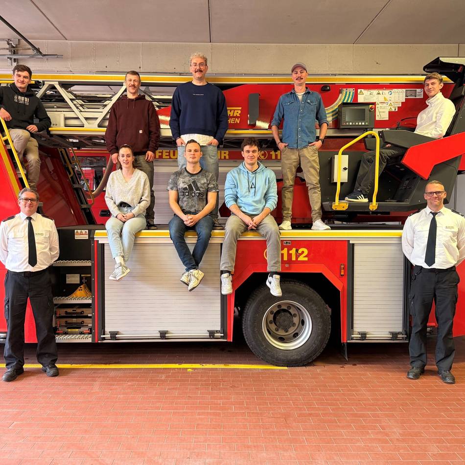 Nachwuchs bei der Feuerwehr Wermelskirchen: Acht Nachwuchskräfte starten ihre Ausbildung