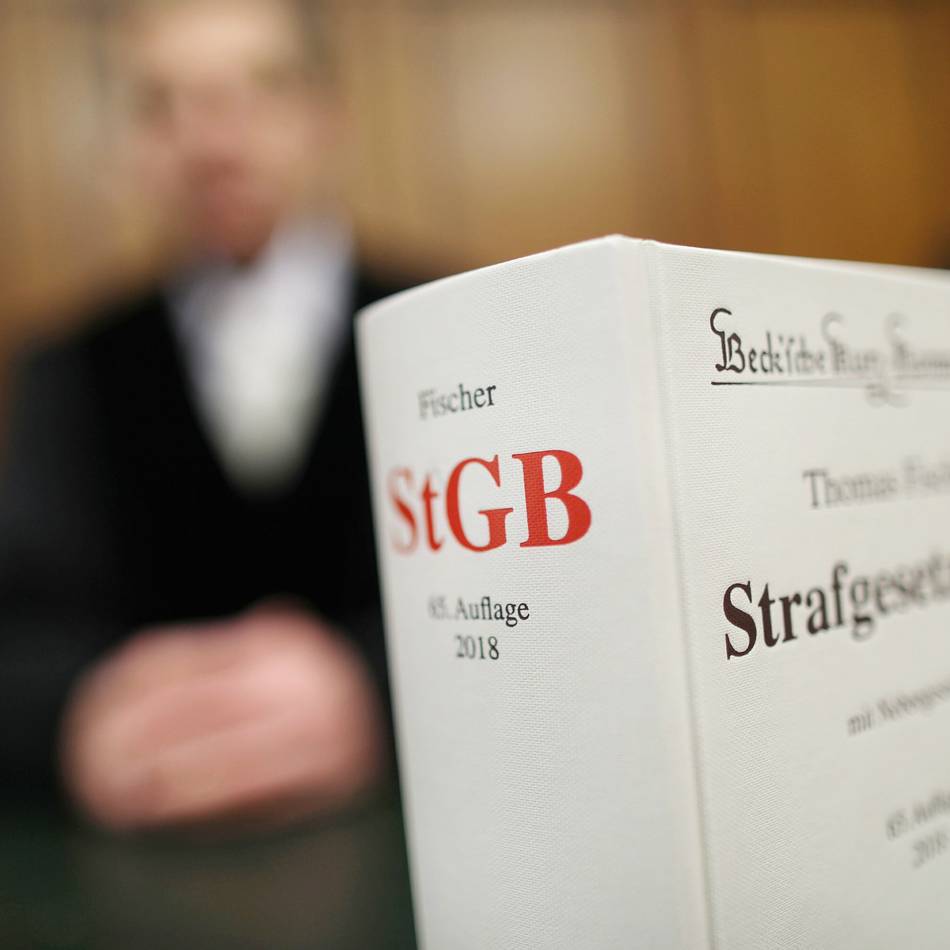 Mordprozess – Leverkusener vor Gericht: Angeklagter kaufte Wodka, während Opfer tot in Wohnung lag