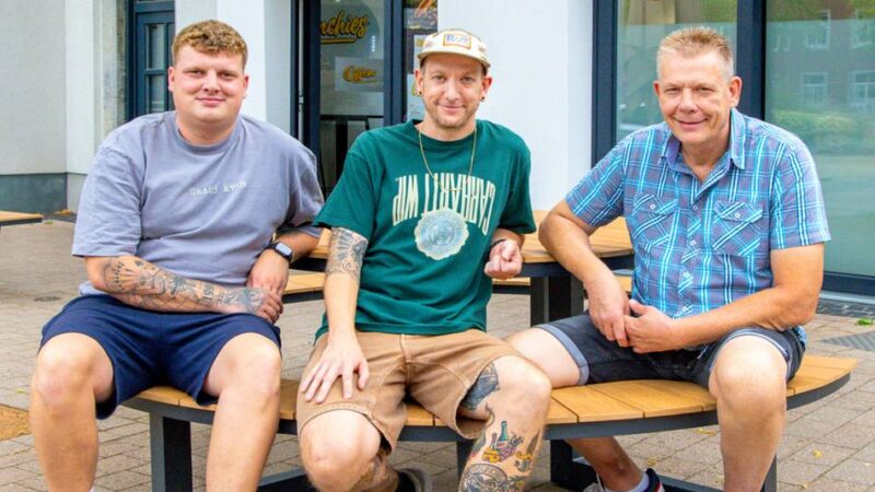 Neuer Imbiss am Franziskanerplatz: Beliebte Pommesbude ist zurück – unter neuem Namen
