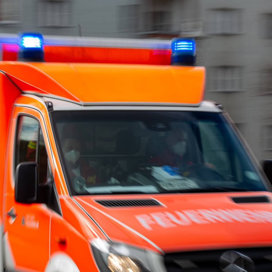 Mit dem Krankenwagen in die Klinik: 67-Jährige bei Unfall in Kempen schwer verletzt