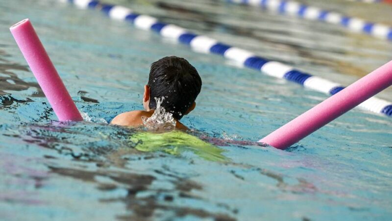 Schwimmen lernen in Grevenbroich: „Das Seepferdchen reicht nicht“