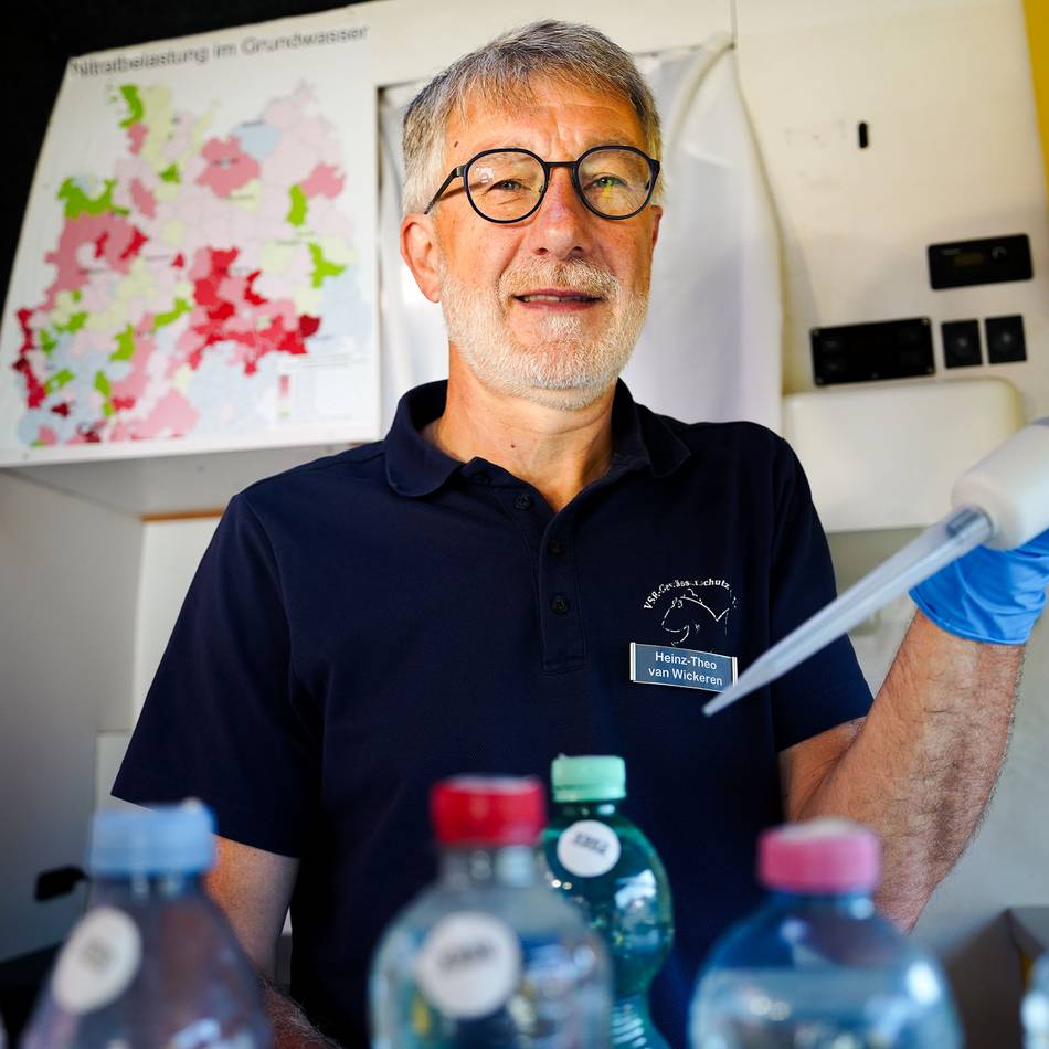 Labormobil auf dem Marktplatz: Brunnenbesitzer können ihr Wasser in Xanten testen lassen