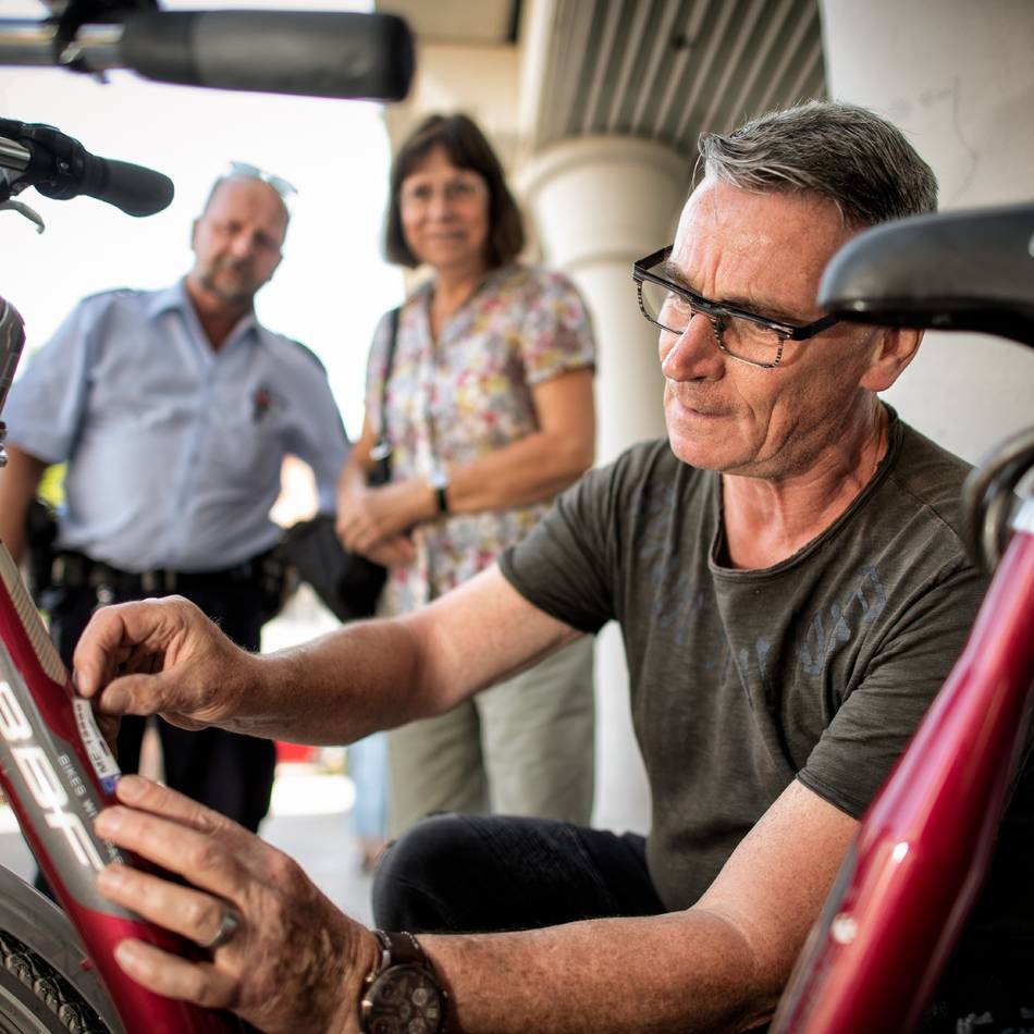 Aktion in Hilden: Fahrrad-Codierung auf dem Wochenmarkt möglich