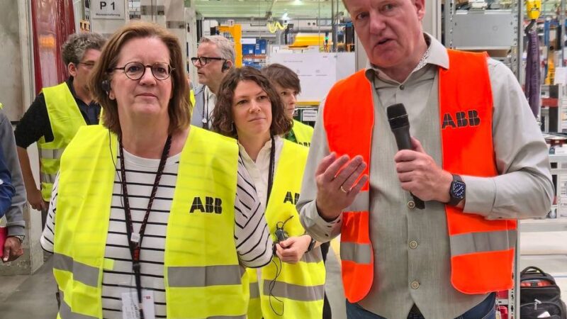 Unterwegs in Ratingen: Sommertour: Kerstin Griese zu Gast bei ABB