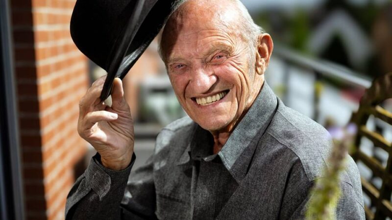Emil Drösser ist ein Monheimer Urgestein: Der Mann mit dem schwarzen Bibi
