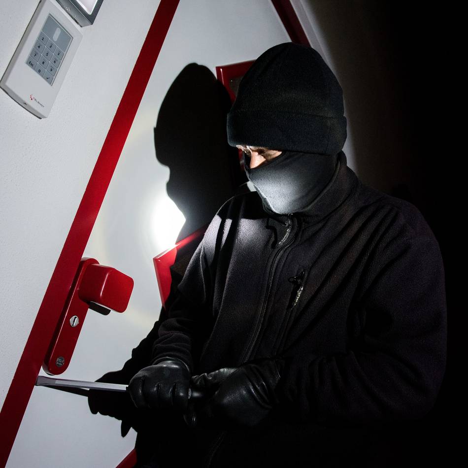 Einbruchsversuch in Korschenbroich: Hausbewohner hört Geräusch und verscheucht Einbrecher