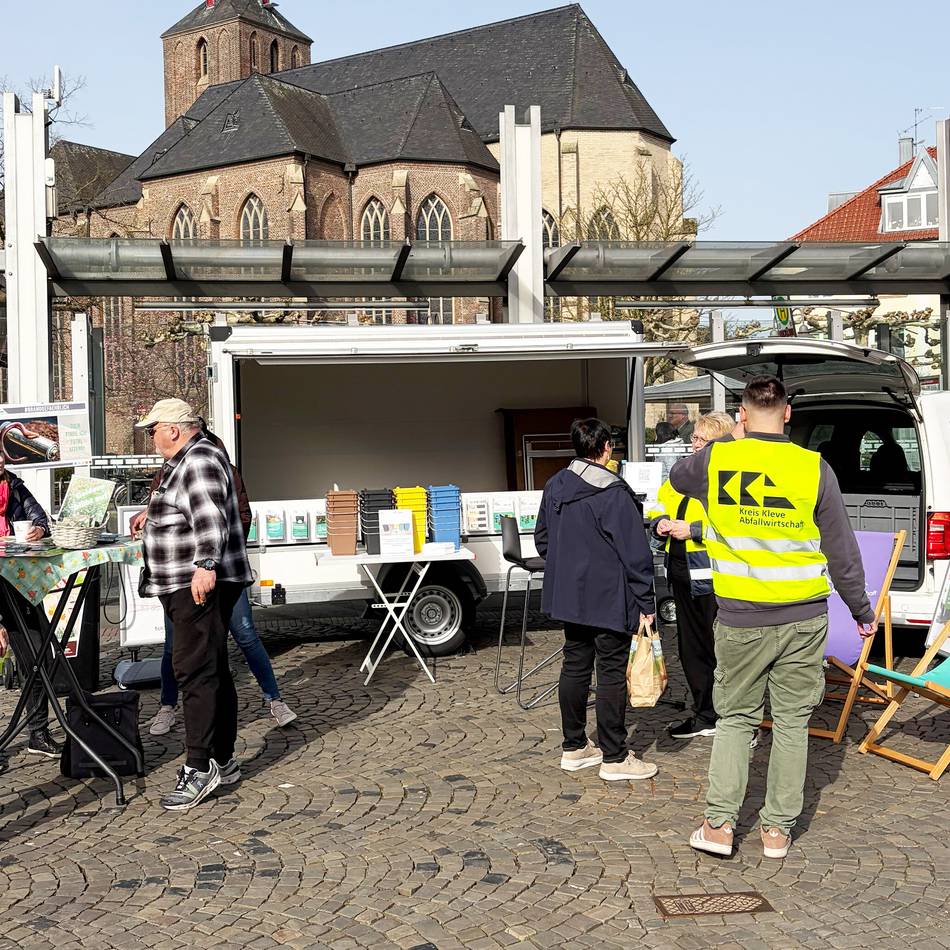 Auf den Feierabendmarkt: Abfall-Info-Mobil kommt nach Issum