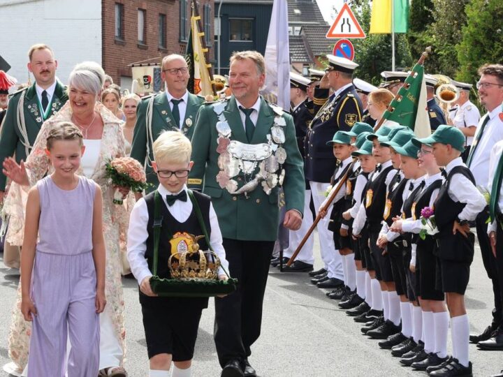 Schützenfest Neuenhausen: Kronprinzessin zieht bald aus München nach Neuenhausen
