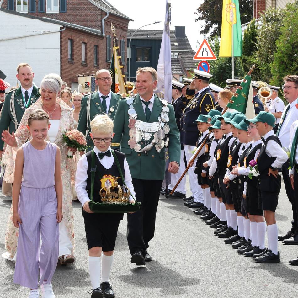 Schützenfest Neuenhausen: Kronprinzessin zieht bald aus München nach Neuenhausen