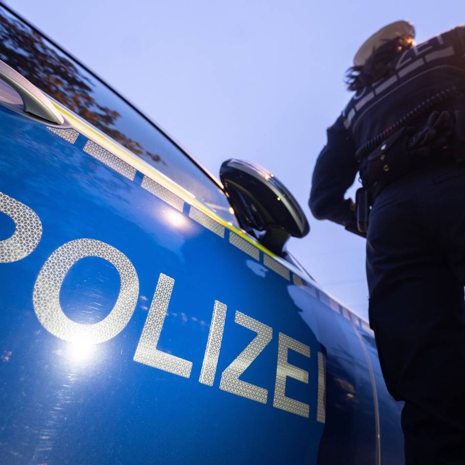 Böser Kinderstreich in Schwalmtal: Jungen werfen Steine auf Auto auf der A 52
