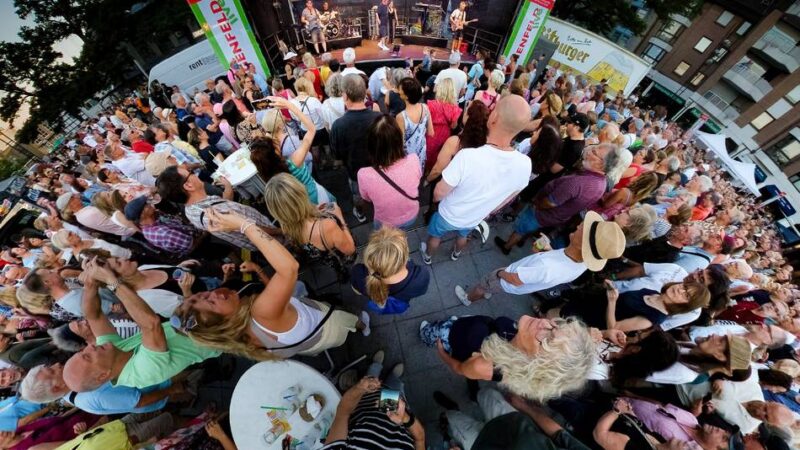 Langenfeld live: „Hörgerät“ begeistert rund 2000 Besucher auf dem Marktplatz