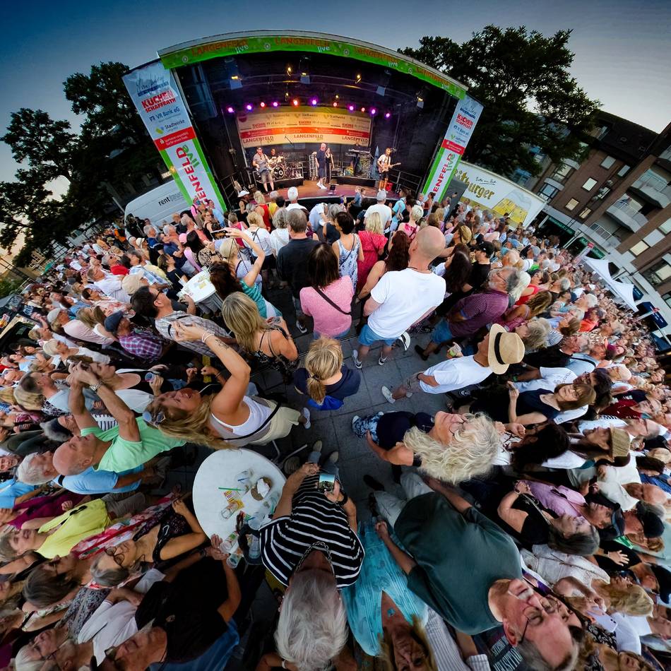 Langenfeld live: „Hörgerät“ begeistert rund 2000 Besucher auf dem Marktplatz