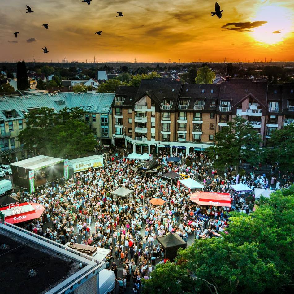 Langenfeld live: Robbie-Williams-Feeling sorgt für tolle Stimmung auf dem Marktplatz