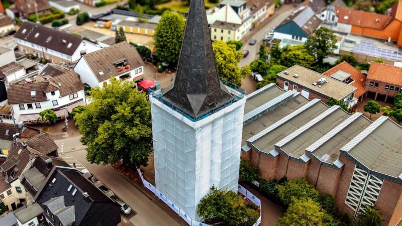 Kirche St. Martin in Langenfeld: Alter Kirchturm aus dem 12. Jahrhundert wird renoviert