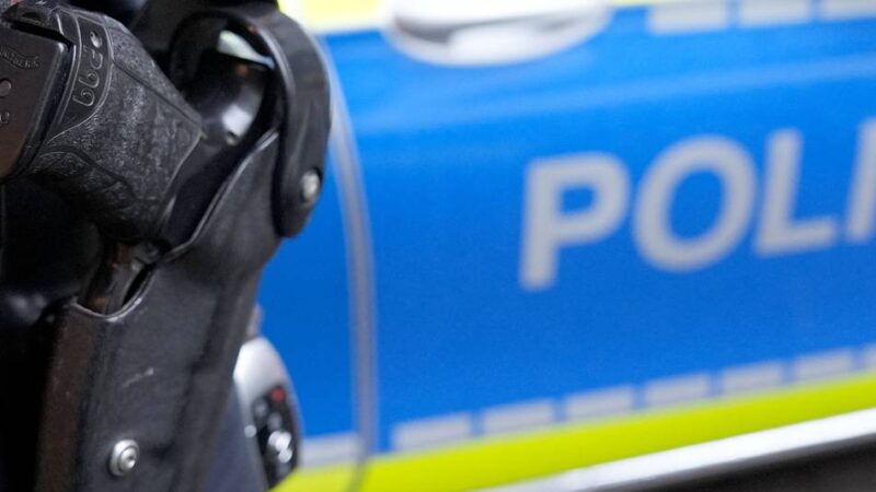 Mann zeigt seinen Genitalbereich: Exhibitionist belästigt 52-Jährige in Neuss