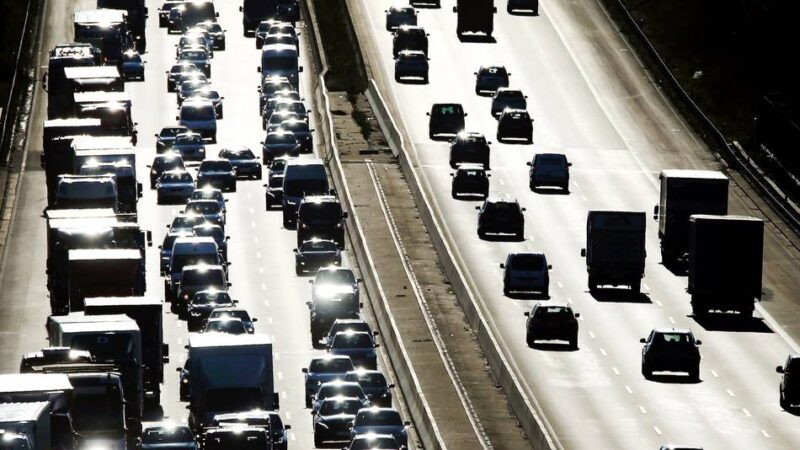 Speditionen im Kreis Mettmann: Mehr Güter vom Rhein auf die Straße – „Wo sollen die Trucks alle herkommen?“