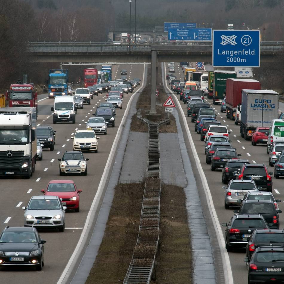 A3 zwischen Hilden und Leverkusen: Städte und IHK fordern Freigabe des Seitenstreifens auf der A3