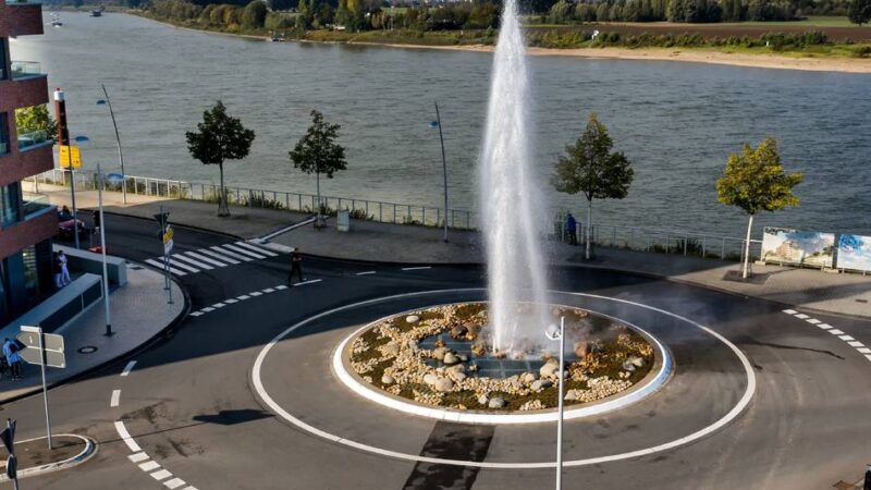 An der Rheinpromenade: Monheimer Geysir bricht am Dienstag wieder aus