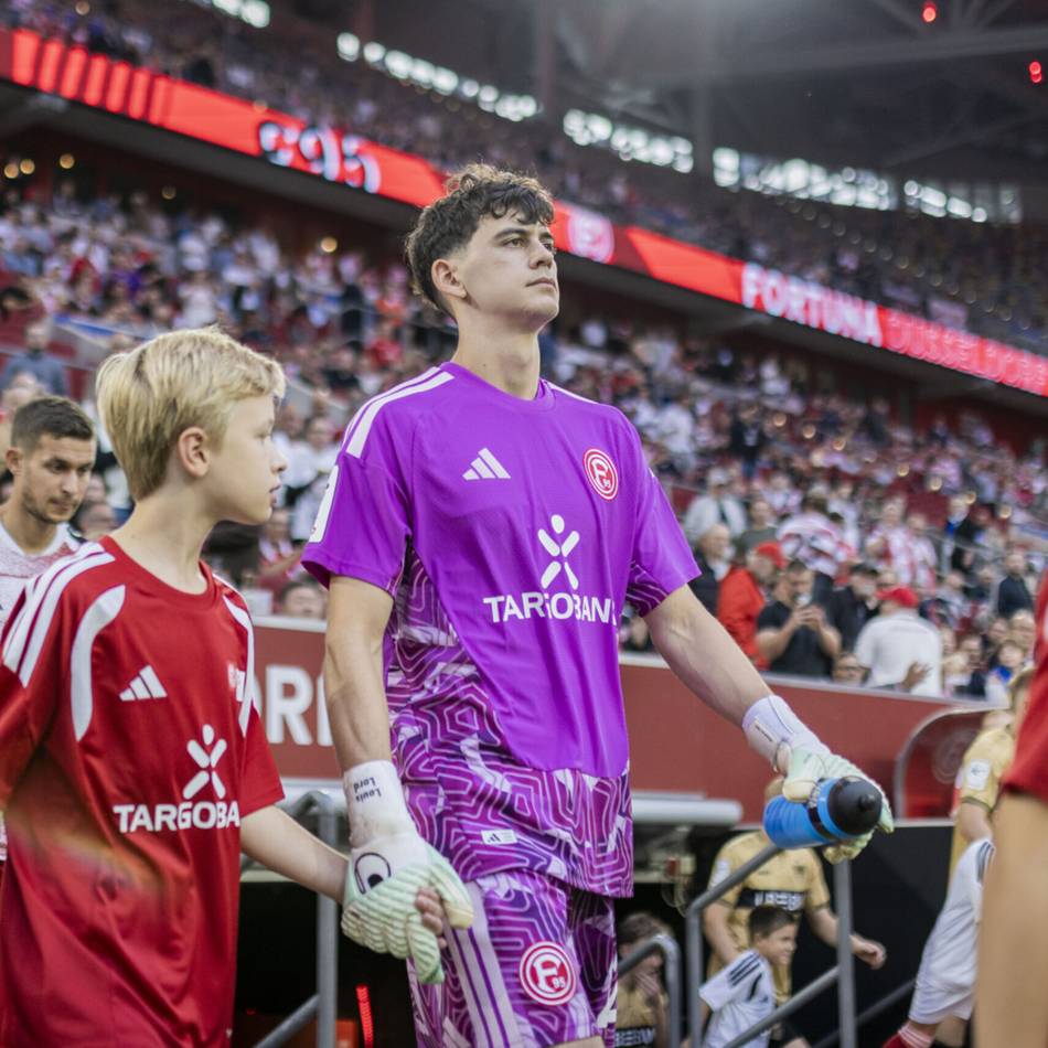 Rieß aus dem Tor verdrängt


: Mehr als nur sportliche Gründe – Fortuna-Trainer Ende erklärt Lord-Aufstieg