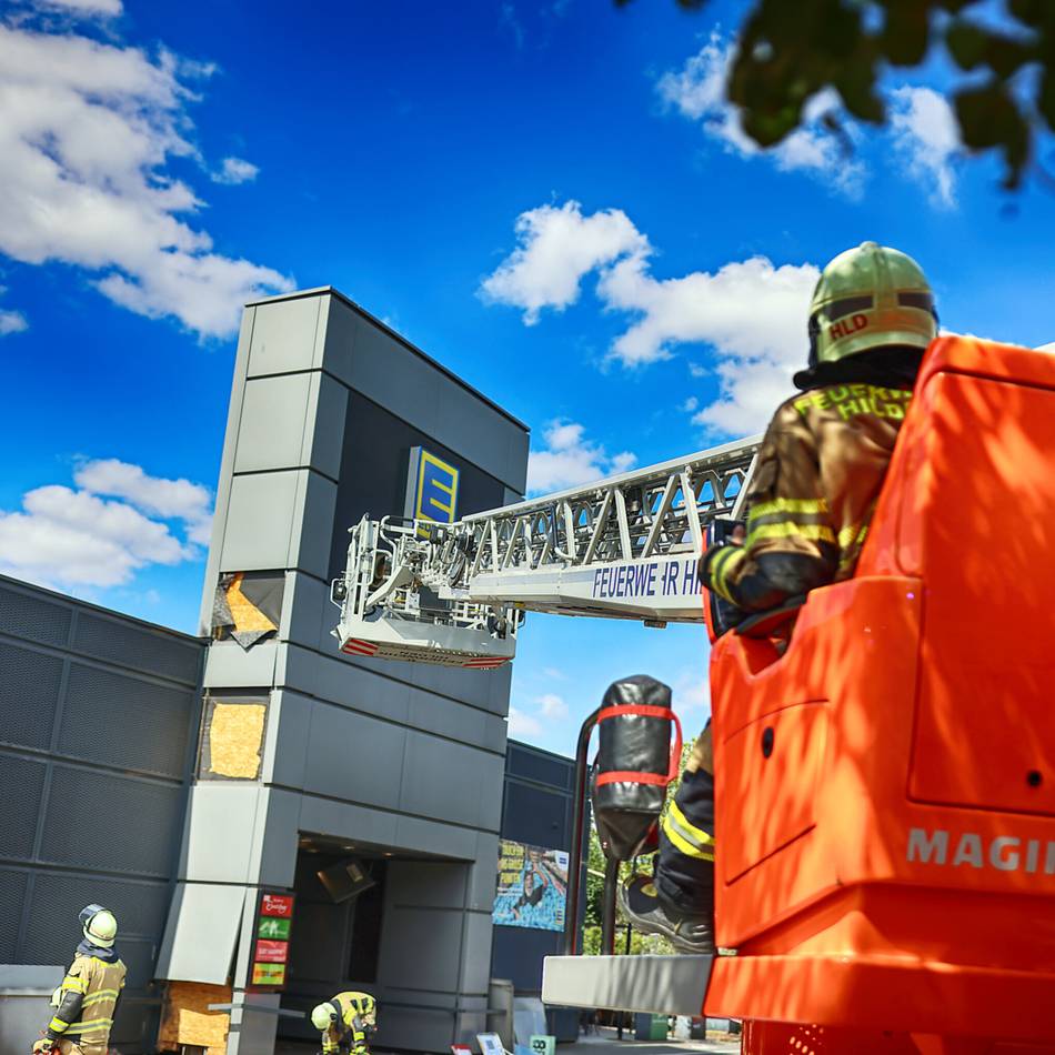Einsatz der Feuerwehr Hilden: Großalarm bei Edeka Breidohr – Supermarkt wurde evakuiert